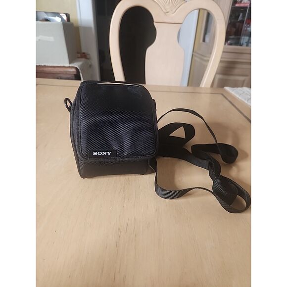 Sony GMS Soft Lens Case Bag Holds 3.5 x 4 x 4.75h" 14mm f/1.8, 24mm f/1.4, 35mm - Picture 1 of 6